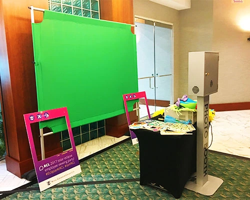 The Magnet Man – the coolest interactive photo booth green screen